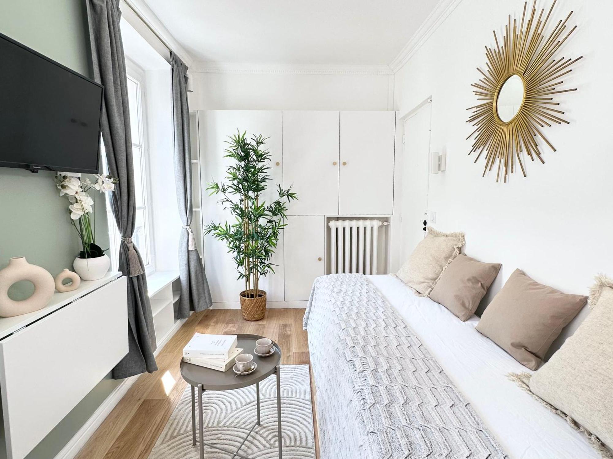 Cosy Near Opera Apartment